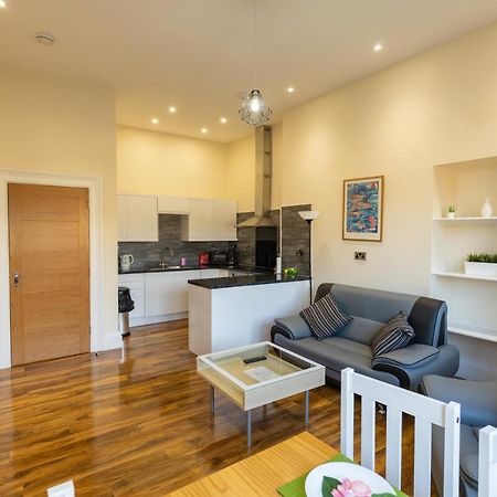 New 2 Bed Apartment With Stunning Views Of Arthur Seat Mountain Edinburgh Dış mekan fotoğraf